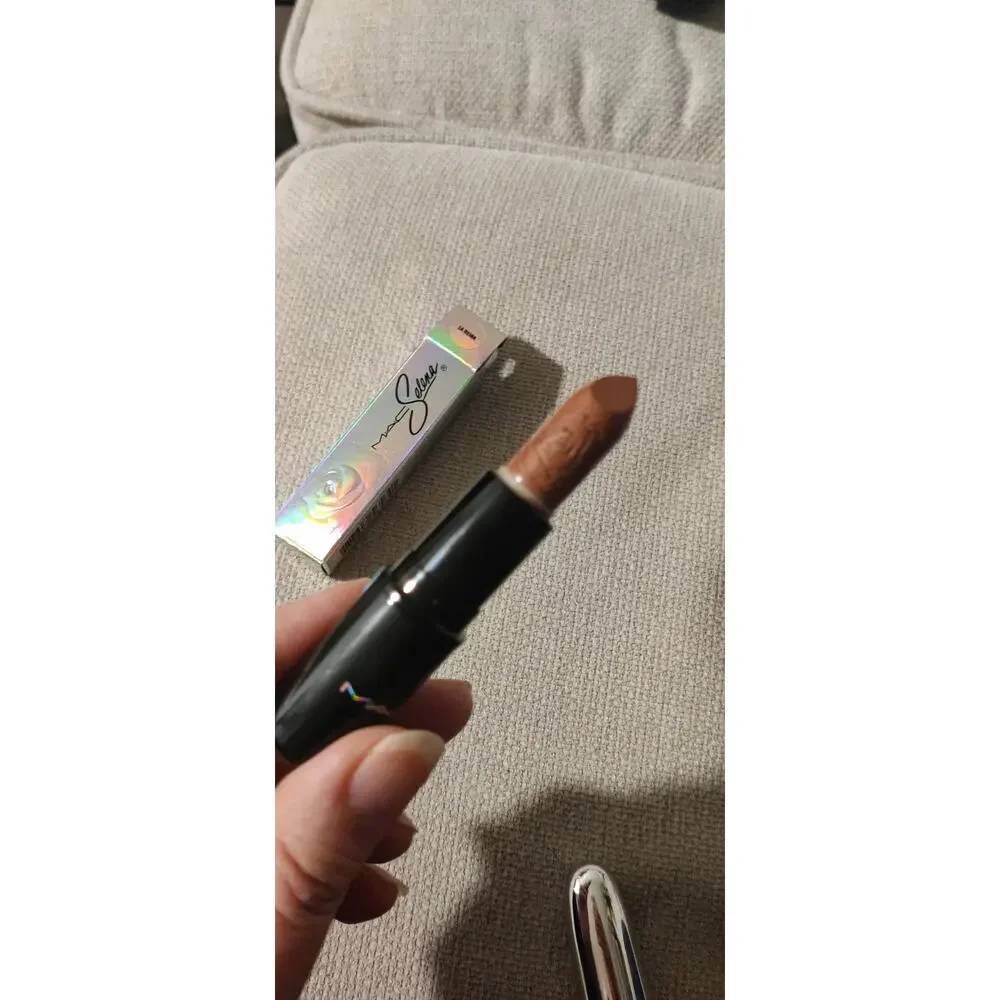 MAC La Reina Selena Collection in La Reina Amplified Cream Lipstick